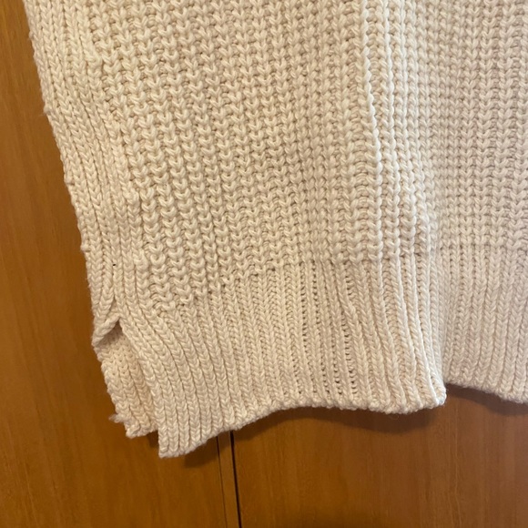 New H&M SWEATER VEST - Picture 4 of 4